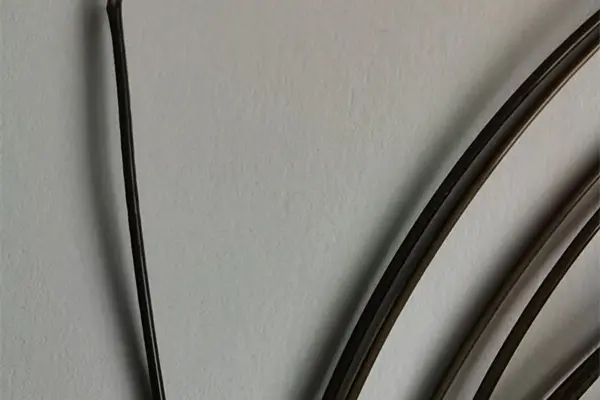 La diferencia y la conexión entre un cable resistente a la radiación y un cable normal.