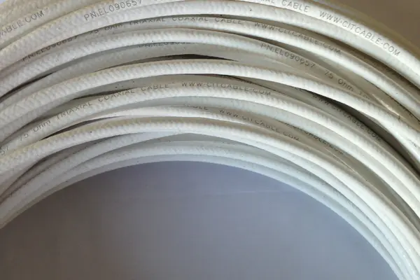 Soluciones de cableado a medida: alto rendimiento, alta temperatura.